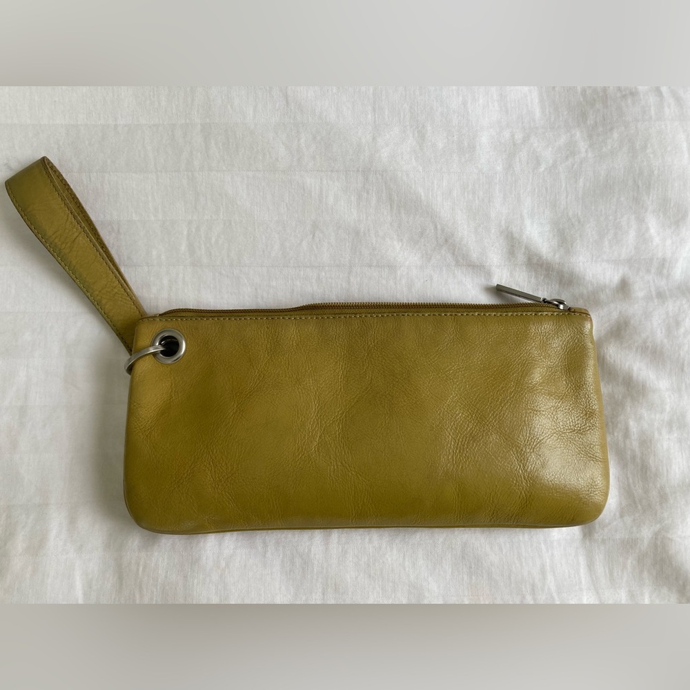 HOBO vida wristlet green clutch